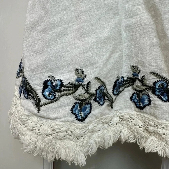 MAX STUDIO | White w/ Blue Floral Embroidered Bohemian Cotton Top Size S - Picture 9 of 16